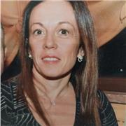 Docente di matematica impartisce lezioni ad alunni della scuola Secondaria di Primo Grado